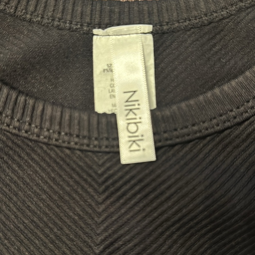 New!!! Nikibiki Seamless high neck crop top - Picture 3 of 3